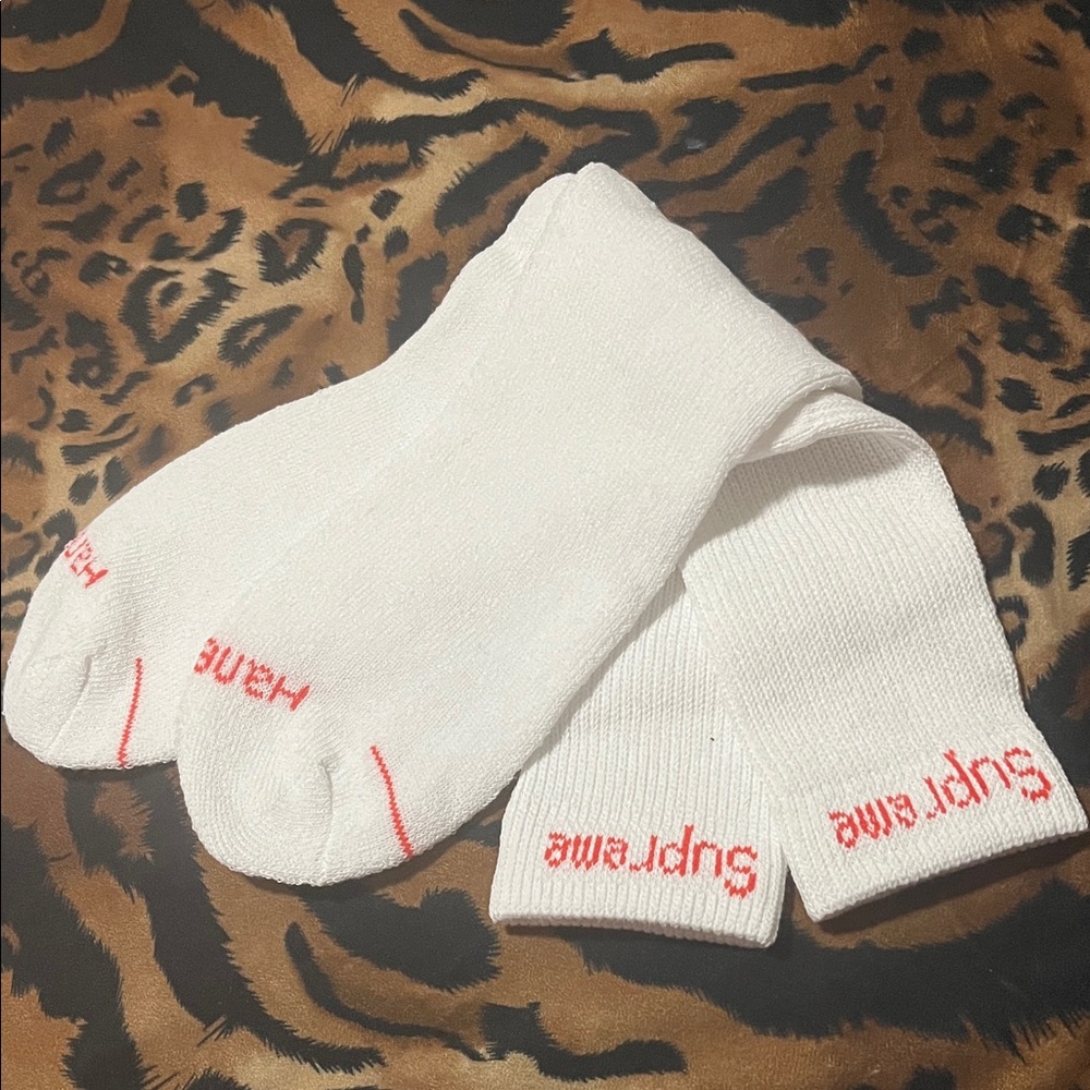 White pair / Hanes supreme long socks